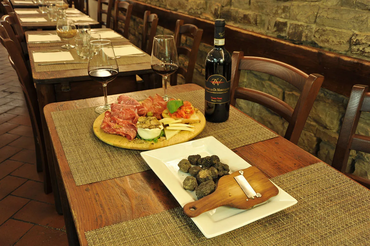 Tuscan antipasti and red wine on a table at Il Cantinone